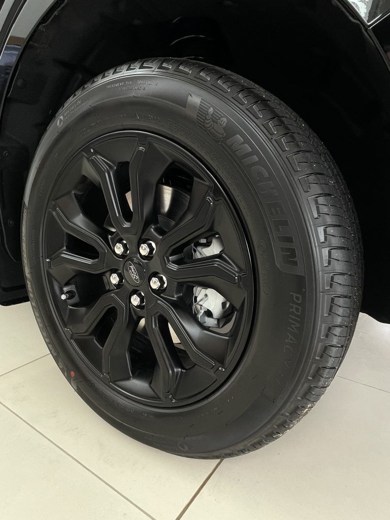 Blackout Rims and tires of 2024 Ford Maverick at Windsor Ford